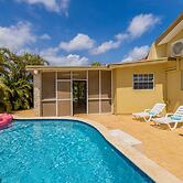 Cozy Central 4br3ba Home w Pvt Pool Largegarden