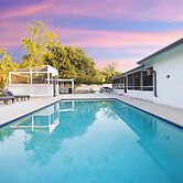 Villa Royale 4 BR Home w Pool & Hot Tub