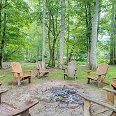 Suches Creekside Cottage w/ Deck & BBQ Grill!