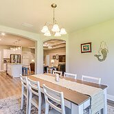 Single-story Navarre Home ~ 8 Mi to Navarre Beach