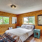 Dubois Riverfront Lodge w/ On-site Fishing & Views