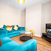 Spacious 3 bed House/sleeps 5/free Parking-oldbury