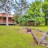4 Mi to Historic District: Calico Rock Cabin!