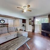 Charming Lakeside Cottage