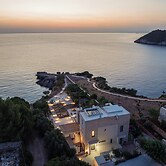 Terra Petra Villa - The Seafront Retreat