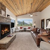 Park Cabin 3 Bedroom Cabin by RedAwning