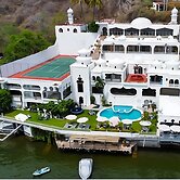 Marina Palace Tequesquitengo
