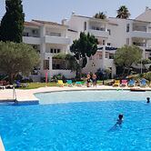 Apartmentsleeps4-pool-bbq-garden-ac