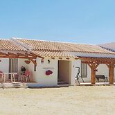 2-bed Villa Sleeps 5 - Private Pool & Free Parking