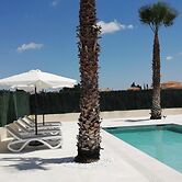 Villa - Sleeps 4 - Pool - Patio - Parking