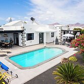Gorgeous Newly Renovated 4-bedroom Villa!