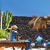 Stylish Getaway With Secluded Patio in Lava Finca