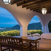 House -sleeps 8-natural Pool-pet Friendly