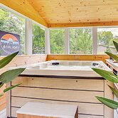 Family Home w/ Hot Tub: 1/2 Mi to Lake Milton