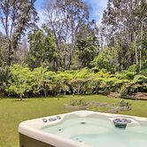 Rainforest Retreat w/ Hot Tub: Mins to Nat'l Park!