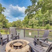 Private Hot Tub: Riverfront Cabin in Murphy