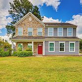 10 Mi to Norfolk: Chesapeake Haven w/ Yard!