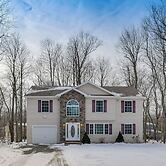 Family-friendly Tobyhanna Home w/ Community Pool