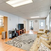 Cozy Keansburg Cottage: Walk to Beach & Boardwalk!