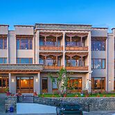 Hotel Zimskhang Villa