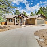 Fire Pit + Deck: Airy Cabin Near Pinetop Lakes