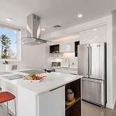 Modern Elegance on Linden Walk/bike Everywhere!