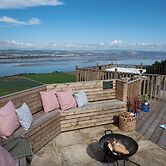 Luxurious Snug With Hottub Which Sleeps-2 in Fife