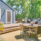 Charming Cape Cod Cottage: 4 Mi to Bristol Beach!