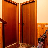 Scarlet Apartment with Garden