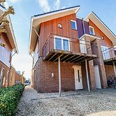 Waterside Escape With Easy Access