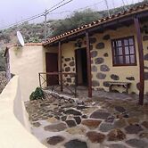 House Sleeps6-parking-garden-pool in Summer-pet