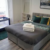 Bright & Stylish 1-bed Apt W/free Parking & Wi-fi