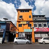 SPOT ON 89916 Gold Star Hotel