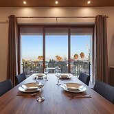 Gem Beachfront Apt With Amazing Bay and Sea Views