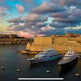 Eclectic Apartment With Incredible Harbour Views