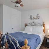 Keys Creek by Avantstay Sleeps 42, Luxury Estate