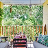 Pool & Beach Access: Lovely Mary Esther Condo!