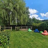 King Arthur's Rest - Sleeps 10, Hot Tub & Garden