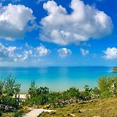 Island Oasis: Luxury Villa With Private Pool And Beach Access