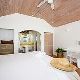 Windermere Wonder: Historic Home With Club Access