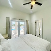 Palms Paradise: Romantic Beach House