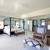 Secluded Paradise: Grand Estate With Kayaks And Snorkeling