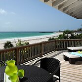 Oceanfront Elegance: Lovely Home With Views