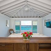 Touch Of Class Cottage: Beachfront Oasis