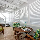 Harbour Island Haven: Newly Remodeled Cottage Near Pink Sands Beach