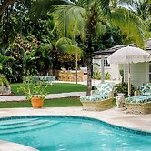 Villa Oasis: Newly Remodeled Luxury Villa With Pool & Private Garden