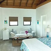 Seaside Serenity: Elegant Beachfront Escape