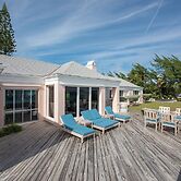 Cotton Bay Oasis: Grand Estate On Private Acres