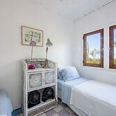 Pink Sands Retreat: Secluded Estate With Pool