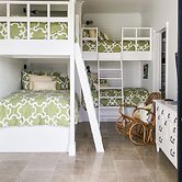 Island Haven: Oceanfront Retreat With Infinity Pool